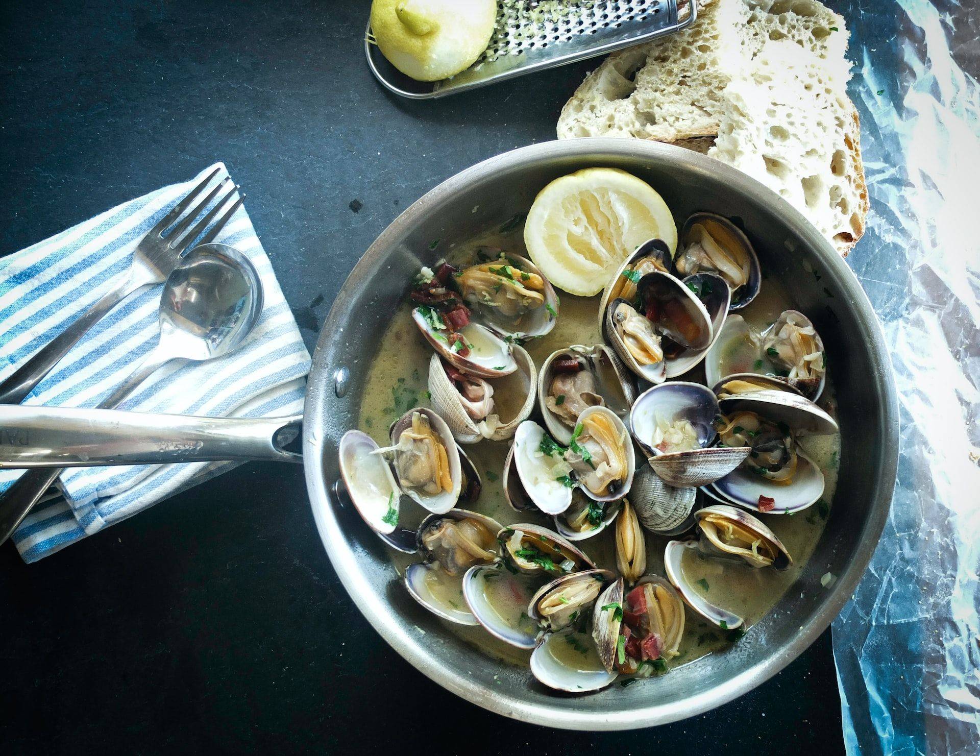bowl of new england clam chowder